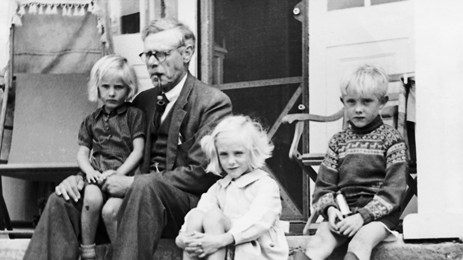 Johannes Larsen med børn